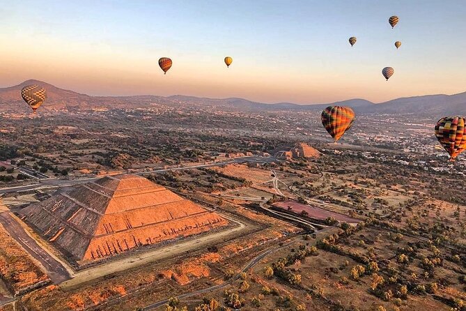 Private Tour: Teotihuacan Pyramids Hot Air Balloon Ride