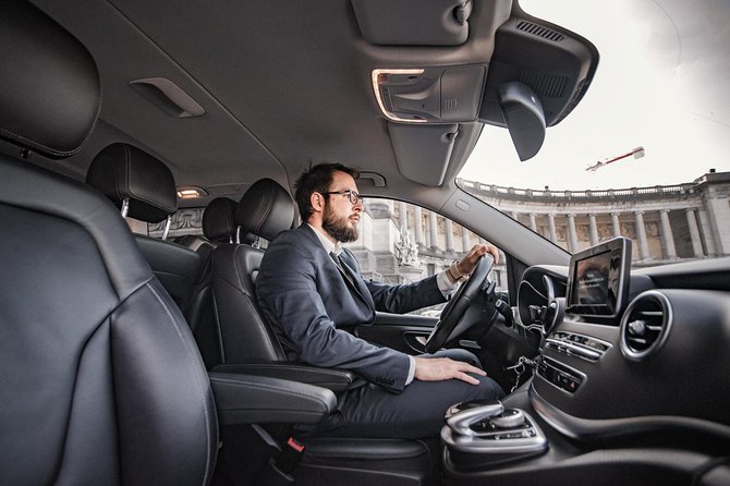 Private Transfer From BRU Airport to BRUges With Mercedes V Class 7 Pax