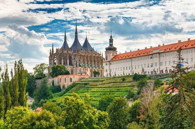 Private Transfer From Budapest to Prague With a Sightseeing Stop in Kutna Hora - Inclusions and Exclusions
