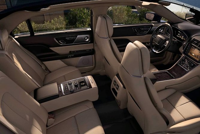 Private Transfer: San Antonio to San Antonio Airport by Sedan, SUV or Minibus