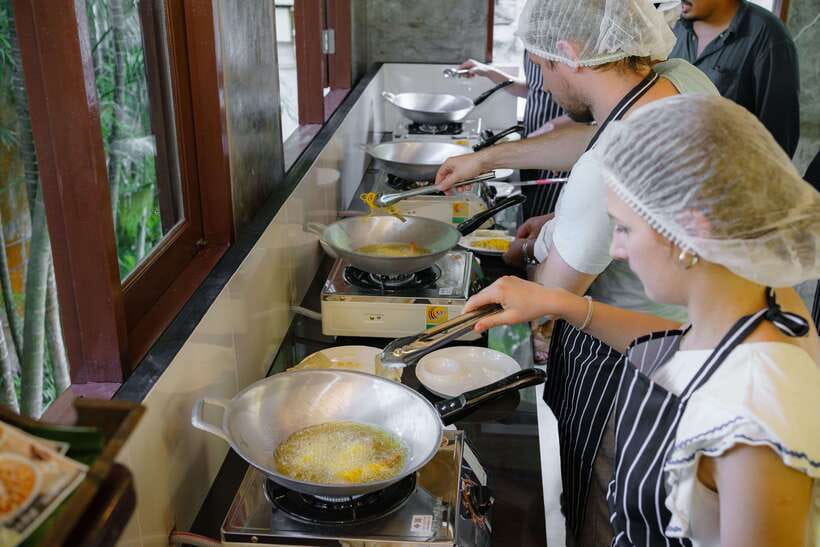 Railay: Hands-On Thai Cooking Class at Railay Beach