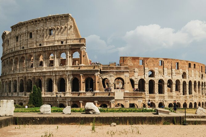 Rome: Colosseum, Roman Forum, Palatine Hill and Audio Guide - Exploring the Roman Forum