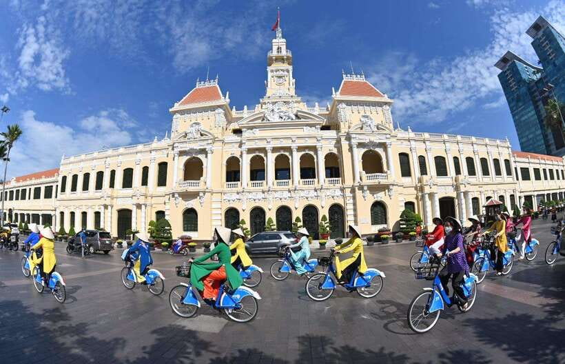 Saigon: Street Food Tour by Motorbike or Private Car