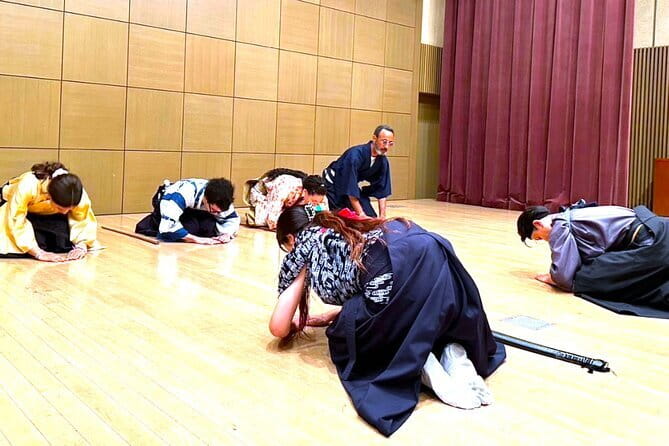 Samurai Sword Experience Under the Guidance of Top Performers