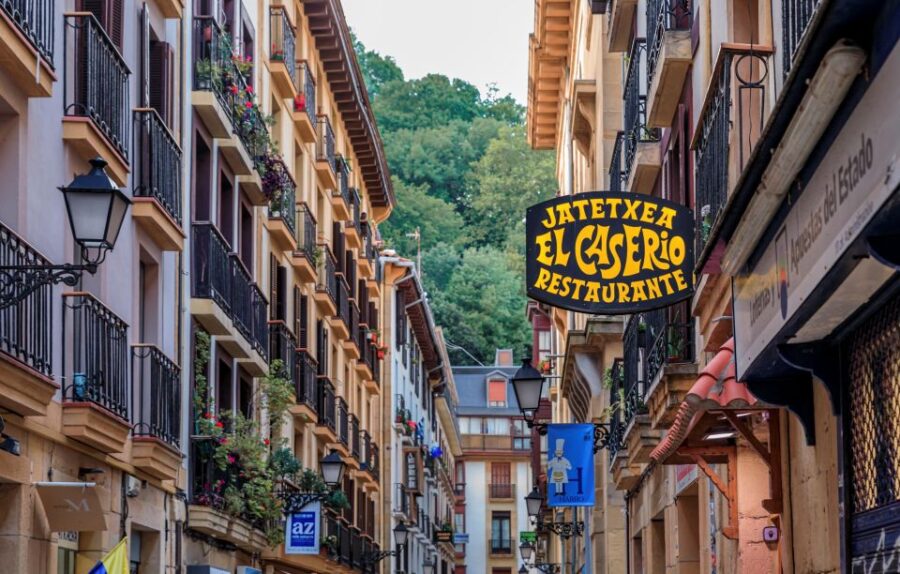 San Sebastian: City Highlights Guided Walking Tour - Itinerary Highlights