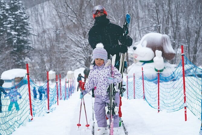 Sapporo Tour: Skiing & Snow Play Only 30 Min From the City Center