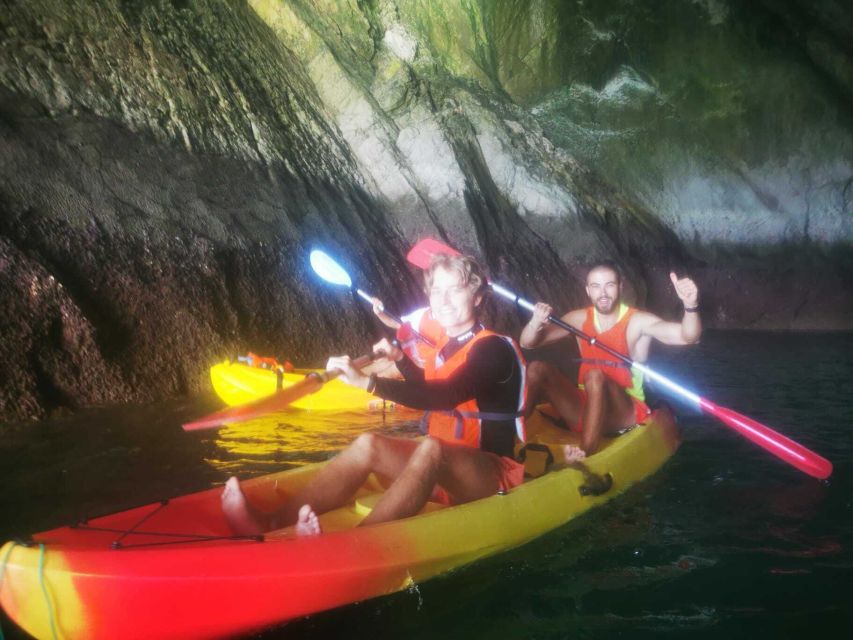 Sesimbra: Kayak Tour to Secret Beaches and Caves