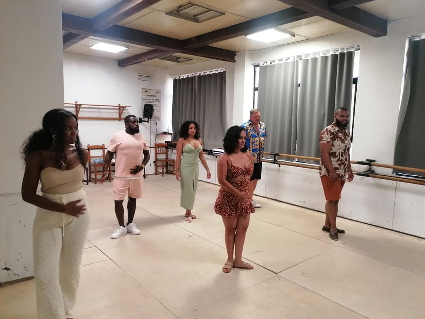 Sevilla: Latin Dance and Salsa Class Experience