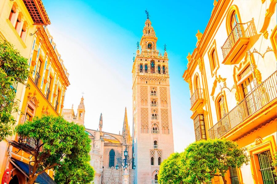 Seville: Cathedral and Giralda Guided Tour With Tickets - Tour Overview