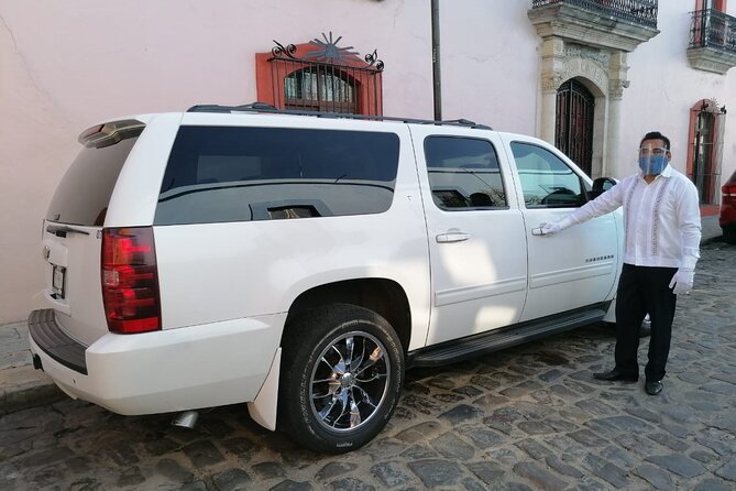 Shared Departure Transfer: Hotels to Oaxaca Airport