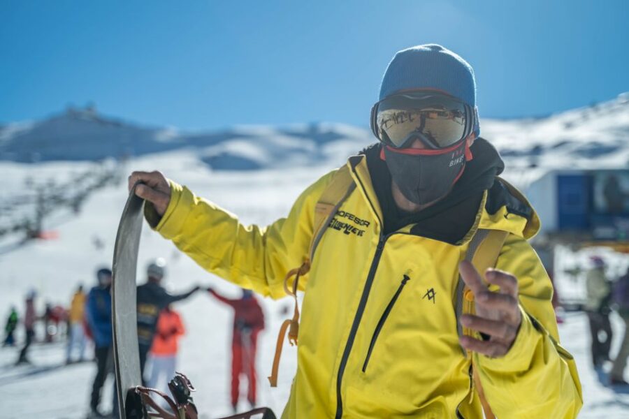 Sierra Nevada: Ski or Snowboard Equipment Rental