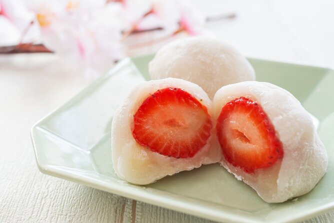 Strawberry Picking and Exploring Beautiful City of Tamba Sasayama
