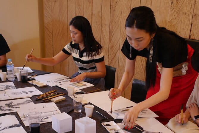 Sumi-e Ink Painting Suiboku-Ga Workshop in a Japanese Teahouse