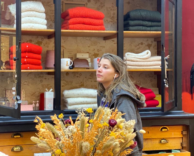 Teen Shopping Tour of Paris, 2.30 Hour Walking Tour