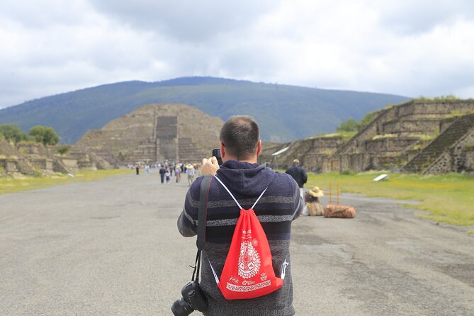 Teotihuacan and Basilica of Guadalupe Tour in Spanish