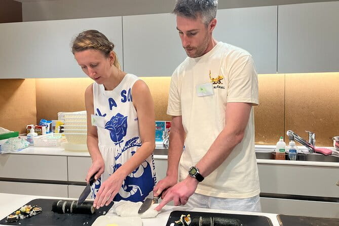 Tokyo 7hr Private Guided Tour & Sushi Roll Making Experience