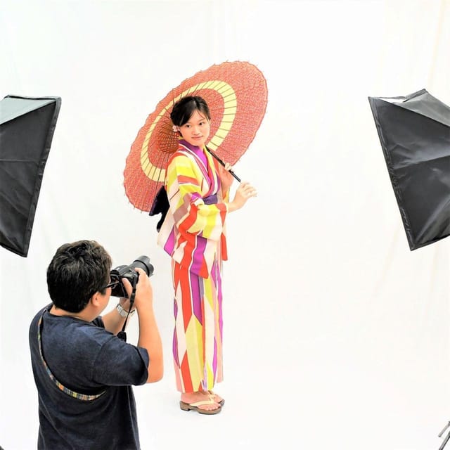 Tokyo: Asakusa Temple Photo Shooting Tour Wearing Kimono