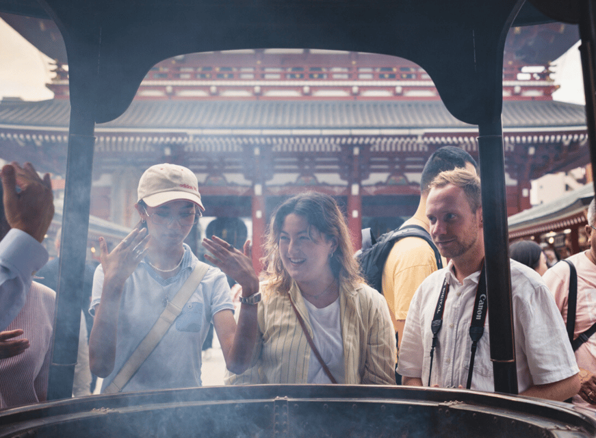 Tokyo: Guided Walking Tour Visiting Asakusas Sensoji Temple