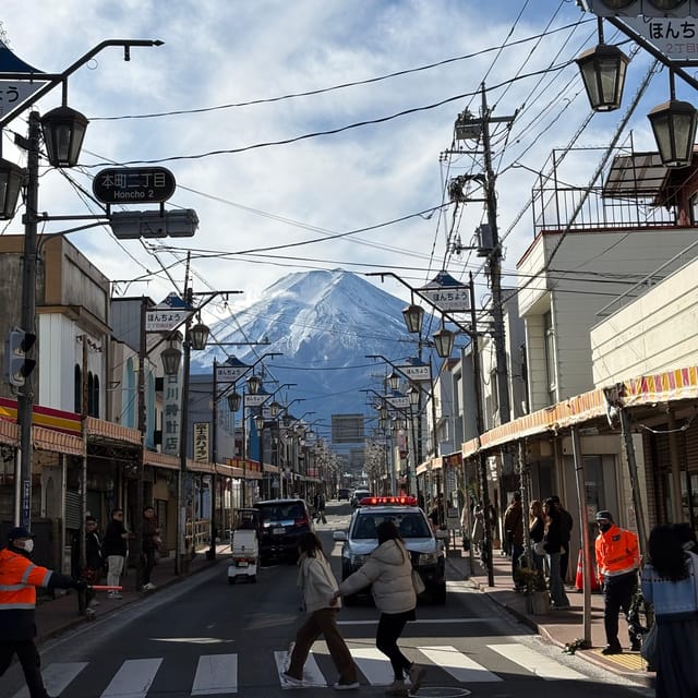 Tokyo: Private Mt. Fuji Scenic & Premium Outlets Tour