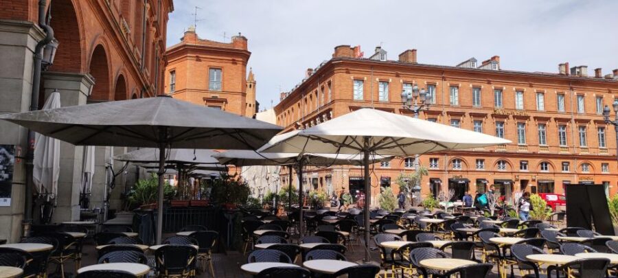 Toulouse: Electric Tuk-Tuk Tour With Photo Stops and Audio