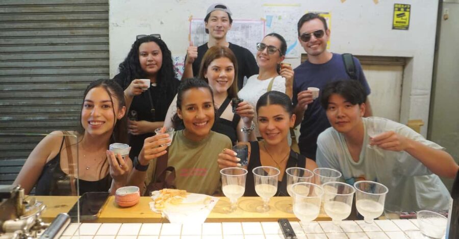 Tsukiji Market Foodie Tour: Enjoy Seafood, Sushi, and Sake
