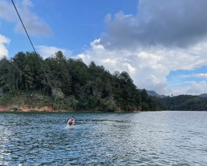 Wakeboarding in Guatapé