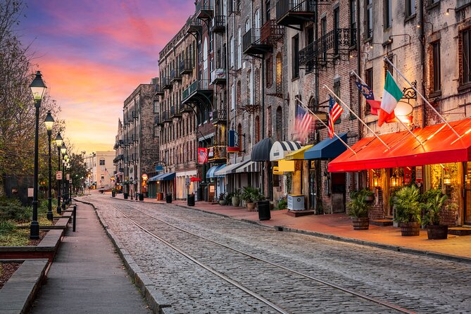 Walking Thru the Wonderful World of Savannah - Discovering the Historic Charm of Savannah