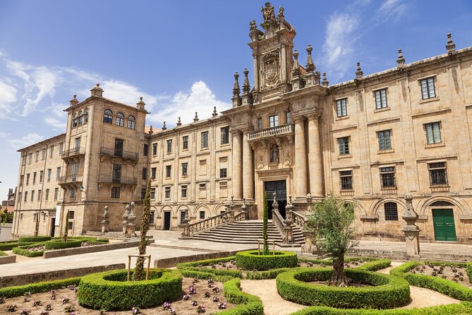 Walking Tour of the Emblematic Places of Santiago