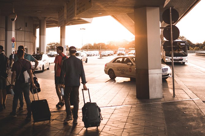 Welcome in Rome: Airport Transfer With Welcome Box - Service Overview