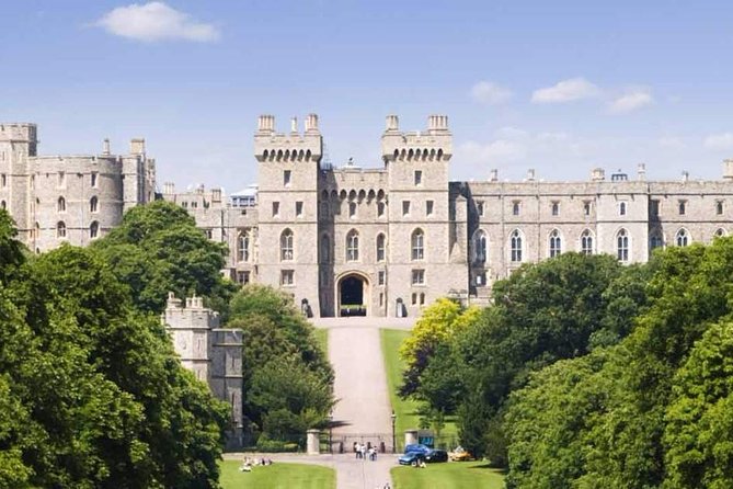 Windsor Castle, Stonehenge and Bath Tour Private
