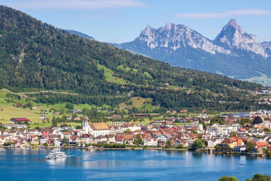 Zug: Express Walk With a Local in 60 Minutes