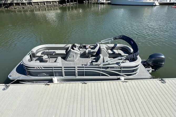 22 Ft. Luxury Pontoon Private Hilton Head Boat Rental for 3 Hours - Overview of the Luxury Pontoon Boat