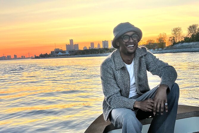 75 Minutes Detroit River Cruise Review - Onboard Amenities and Comfort