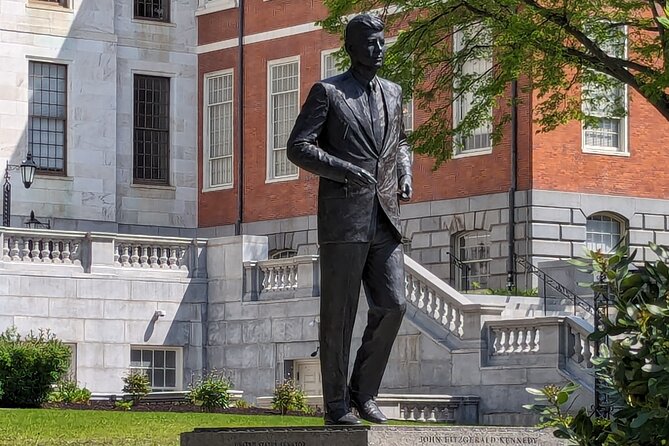 Brass and Bronze: Audio Guide to Bostons Art and Monuments - Meeting and End Points