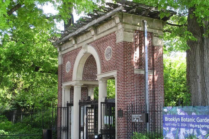 Brooklyn Self-Guided Walking Tour and Scavenger Hunt - Whats Included in the Experience