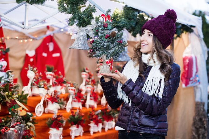 Enchanted Yuletide Walking Tour of Ithacas Festive Delights - Meeting Point and Accessibility
