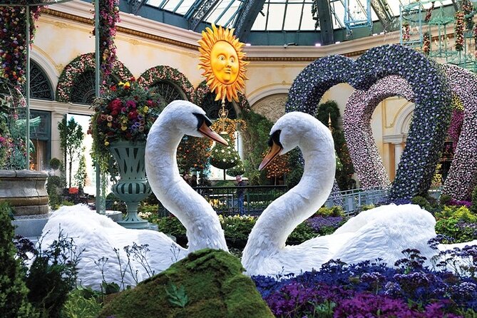 Las Vegas City Tour, Sightseeing With Stops at the Best Casinos - Guided Experience and Multilingual Support