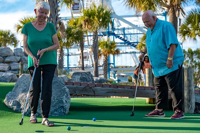 Mini Golf Beneath Skywheel Review - Operating Hours and Seasonal Information