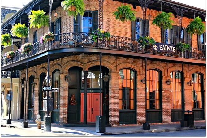 New Orleans Street Food Tour With A Local Guide - Food & Drinks