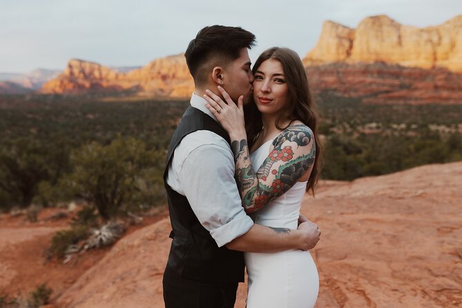 Photoshoot Among Sedonas Red Rocks - Outfit Choices for Stunning Photos