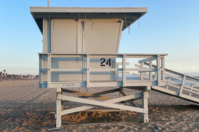 Stretch and Sip: Yoga With Fresh Juice on Santa Monica Beach - What to Expect During the Yoga Session