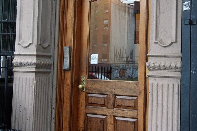 Taxi Driver Movie Locations on Private Tour in New York City - Discover the Haunting Atmosphere of Taxi Driver
