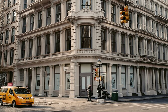 The Smurfs Filming Locations Tour in New York With Private Guide - Immersing Yourself in the Whimsical World of the Smurfs