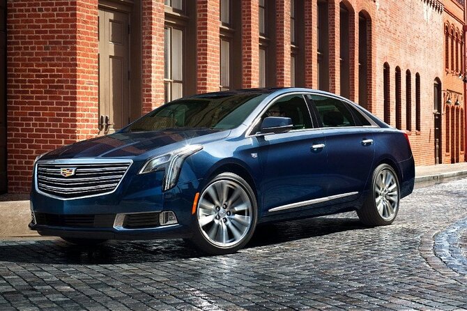 Arrival Transfer Denver Airport DEN to Denver City by Luxury Car - Luggage and Accessibility