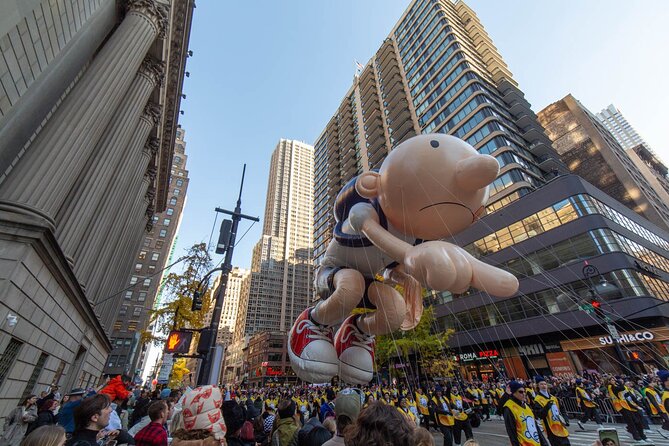 Macys Thanksgiving Day Parade Premium Viewing Brunch Review - Analysis of Parade Viewing Experience From the Sidewalk