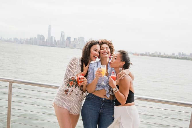 New York Signature Bottomless Mimosa Brunch in Cruise Pier 15 - Cruise Features and Accessibility