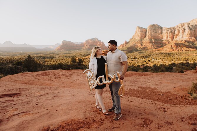 Photoshoot Among Sedonas Red Rocks - Capturing the Perfect Moment