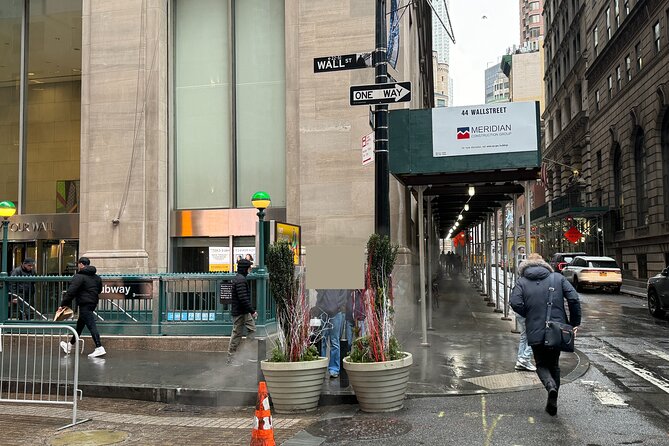 Walking Tour of Lower Manhattan With a Local 9/11 Survivor - The Pizza Stop Experience