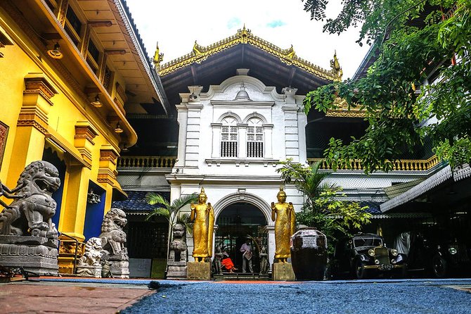 Colombo City Tour - Experiencing the Beira Lake and Kelaniya Raja Maha Vihara