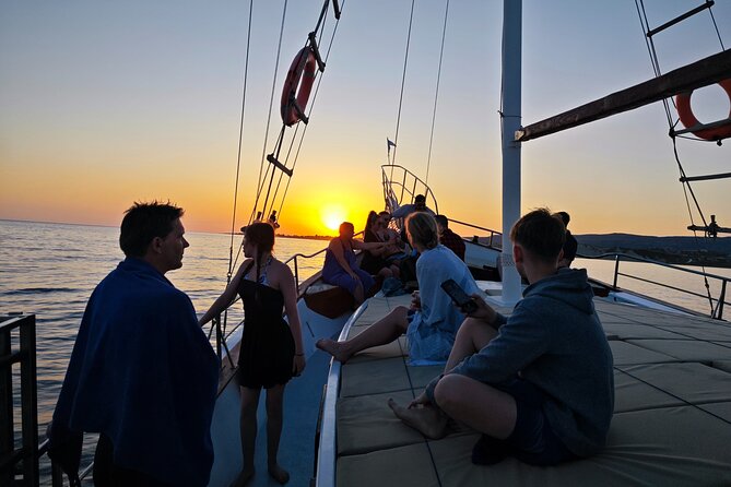 Dreamy Sails - Sunset Tour With Dinner And Wine - Participant Restrictions